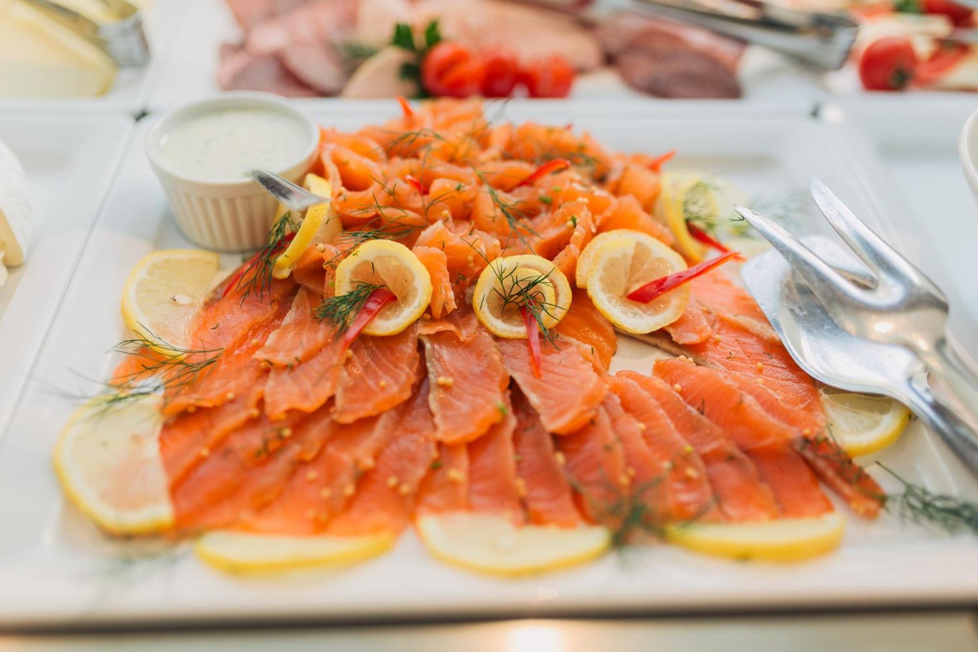 Doubletree By Hilton Hotel Cluj - City Plaza Εξωτερικό φωτογραφία Smoked salmon