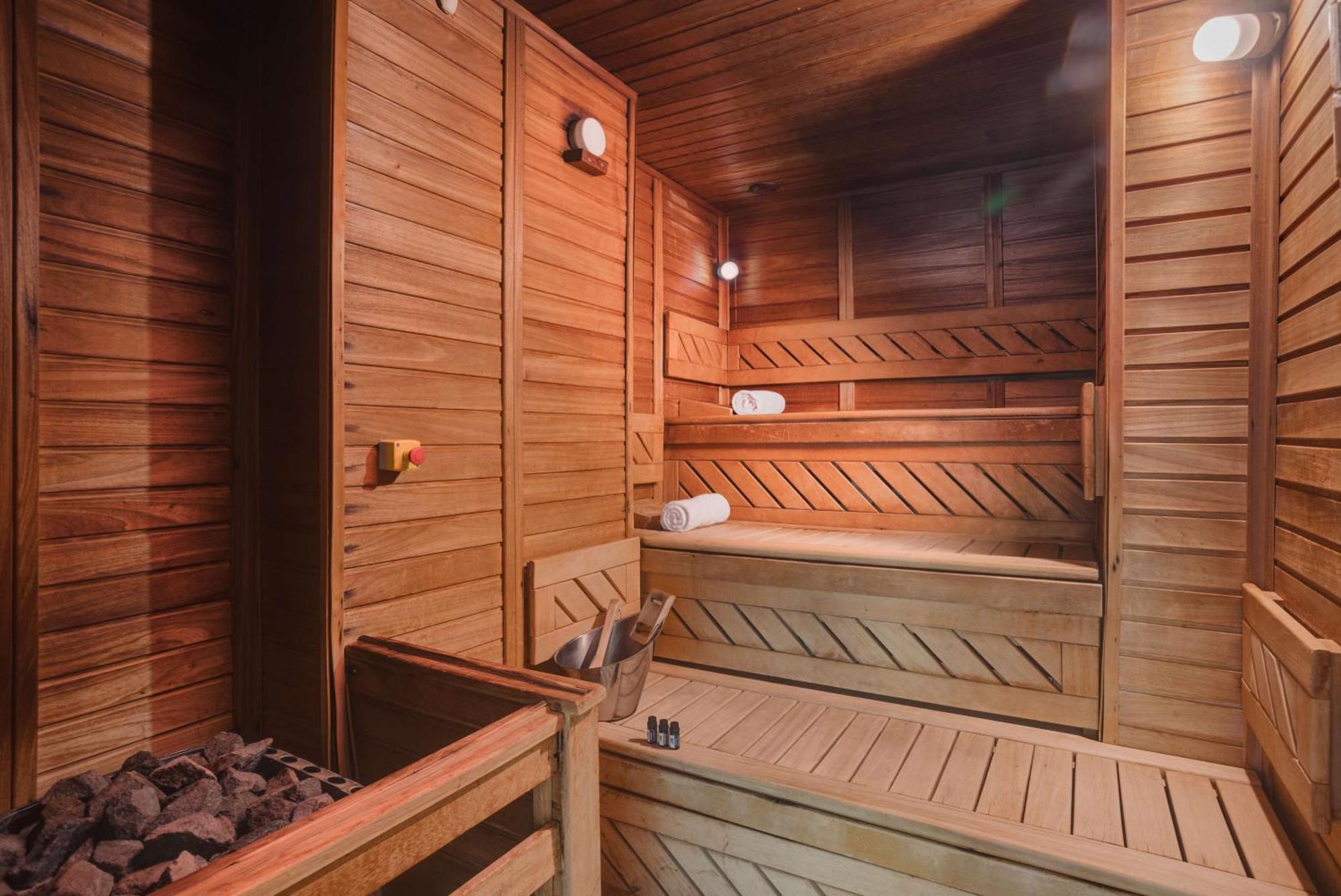 Doubletree By Hilton Hotel Cluj - City Plaza Εξωτερικό φωτογραφία A Finnish sauna