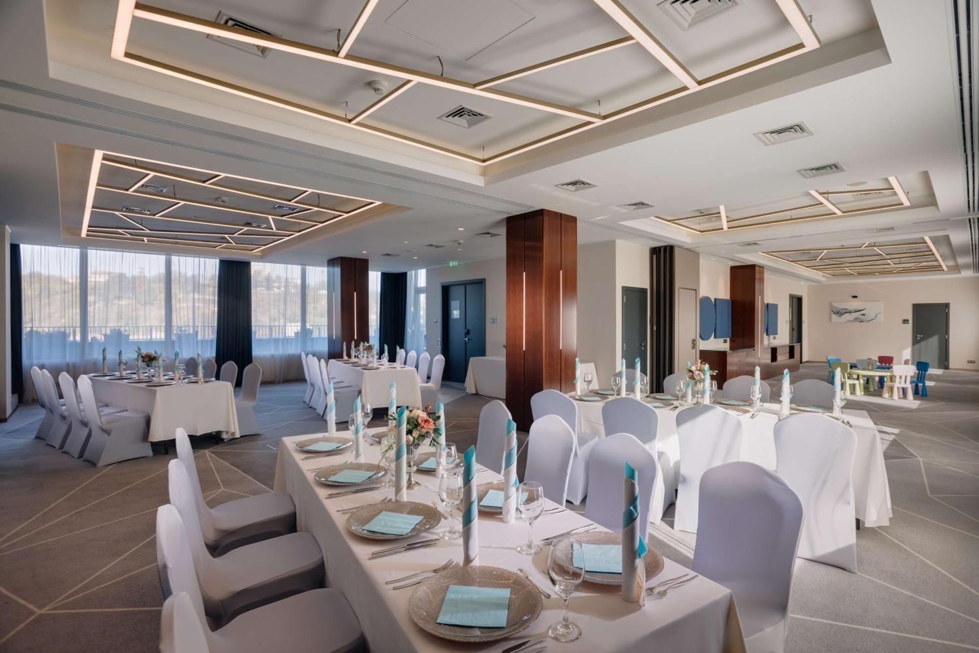 Doubletree By Hilton Hotel Cluj - City Plaza Εξωτερικό φωτογραφία The ballroom at the hotel