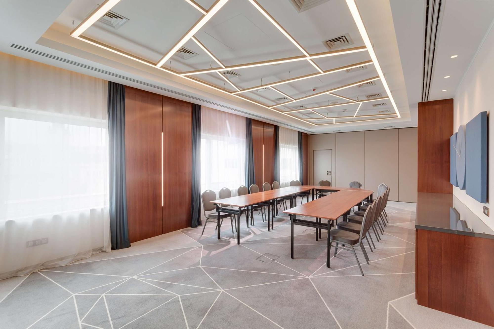 Doubletree By Hilton Hotel Cluj - City Plaza Εξωτερικό φωτογραφία Meeting room