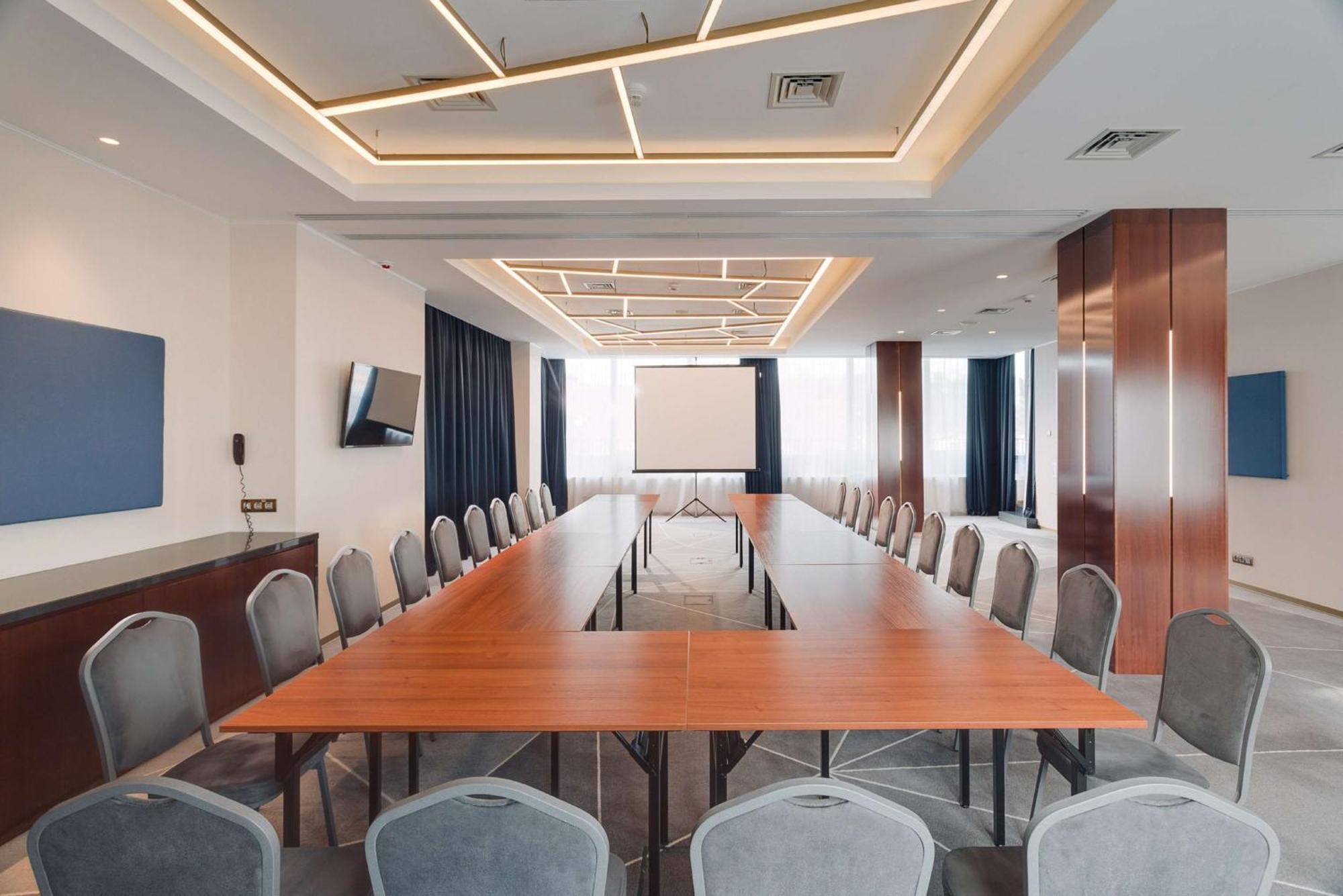 Doubletree By Hilton Hotel Cluj - City Plaza Εξωτερικό φωτογραφία Meeting room