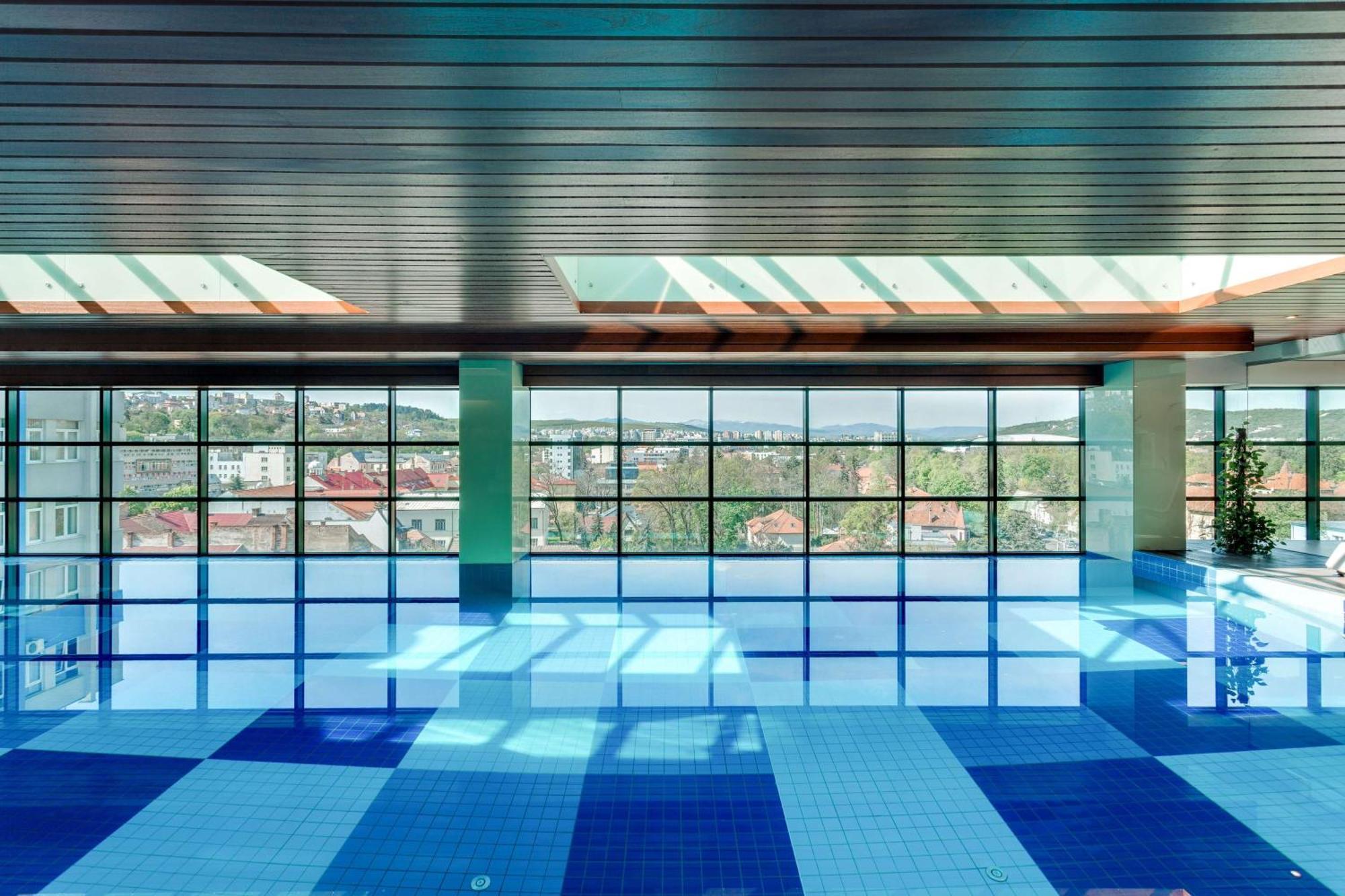 Doubletree By Hilton Hotel Cluj - City Plaza Εξωτερικό φωτογραφία The interior of the hotel